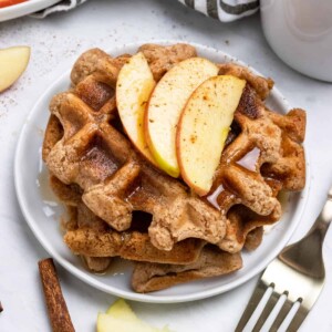 Vegan waffles with apples and cinnamon.