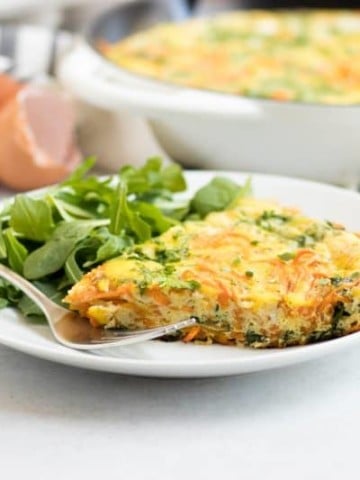 Spiralized Sweet Potato Baby Arugula Frittata. Farm fresh eggs, packed with veggies and freshly grated Parmesan cheese. Breakfast will be at its best. #fritatta #breakfast #spiralizer
