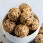 Peanut butter banana bites with oatmeal.