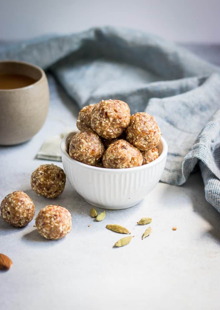 These Chai Spiced Energy Bites are the perfect snack this fall! This recipe is simple and with all the cozy spices of a chai tea latte--no baking required!