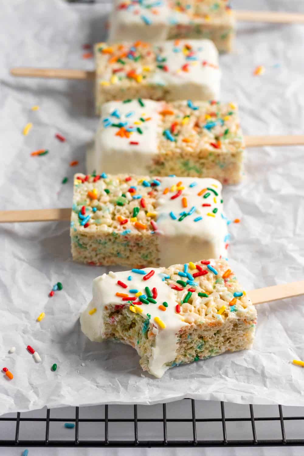 Funfetti Rice Krispie Treat Pops | Lemons + Zest No oven recipe 