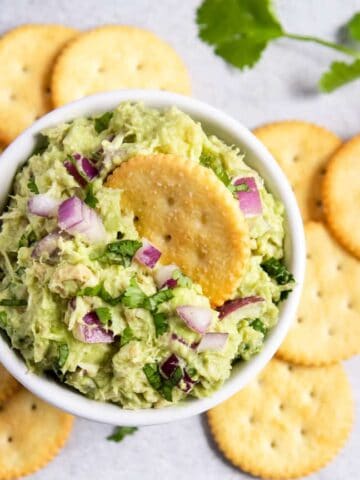 Bowl of avocado ranch tuna salad with crackers.