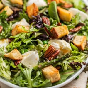 Green salad with burrata, sourdough croutons, pecans, peas and topped with citrus dressing.