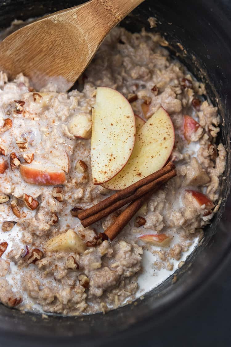 Apple Oatmeal in Slow Cooker.