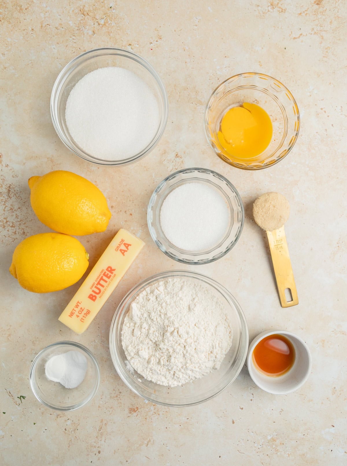 Sugar, vanilla, lemons, egg yolk and other ingredients.