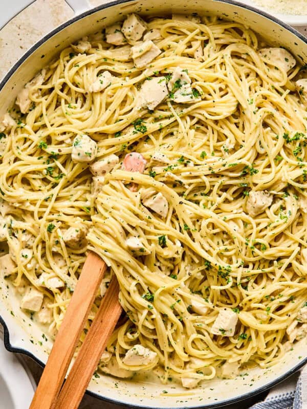 Pot with chicken Alfredo topped with parsley.