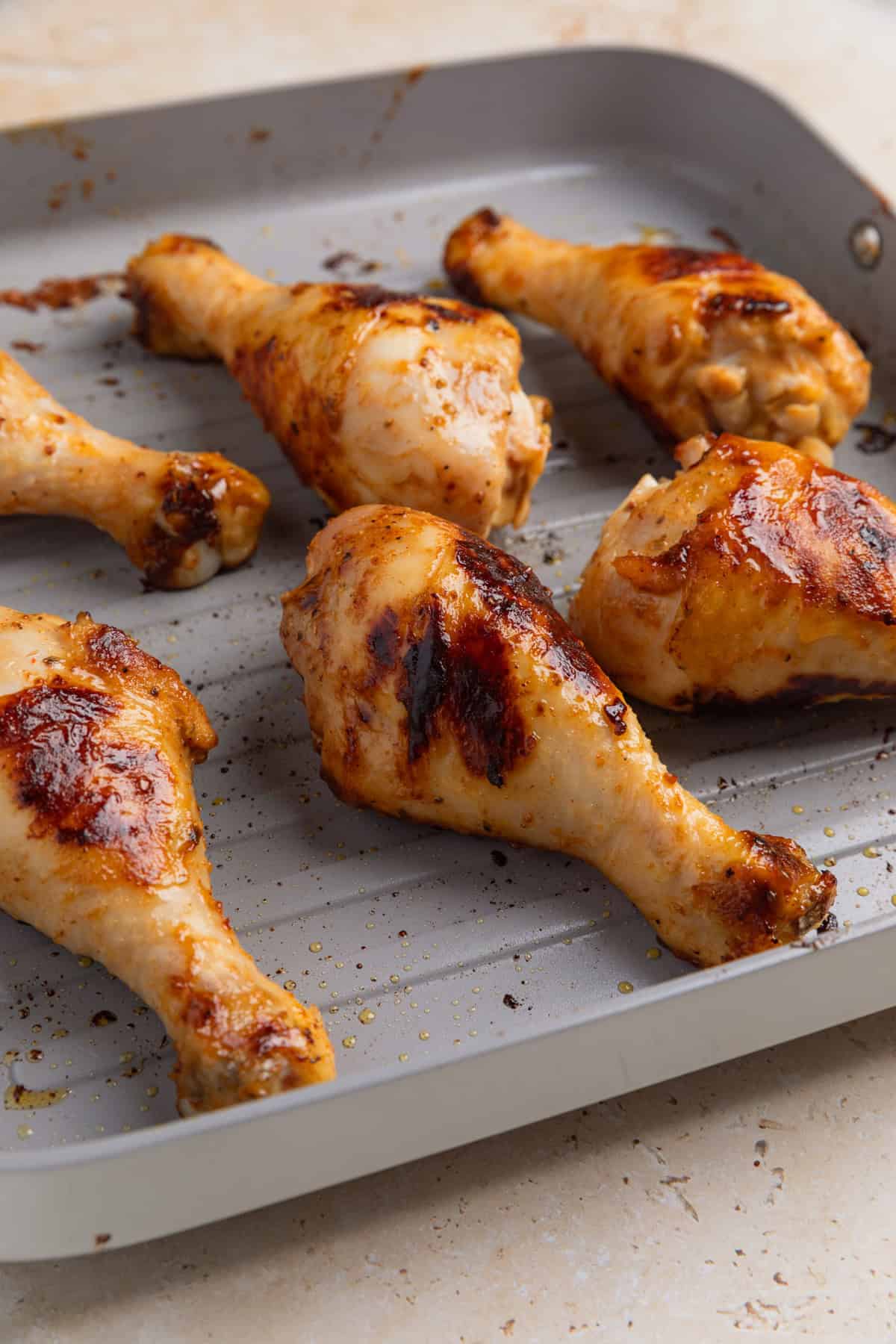 Chicken drumsticks on grill pan.