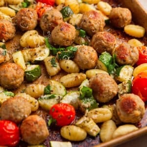 Sheet pan with gnocchi, meatballs and vegetables.
